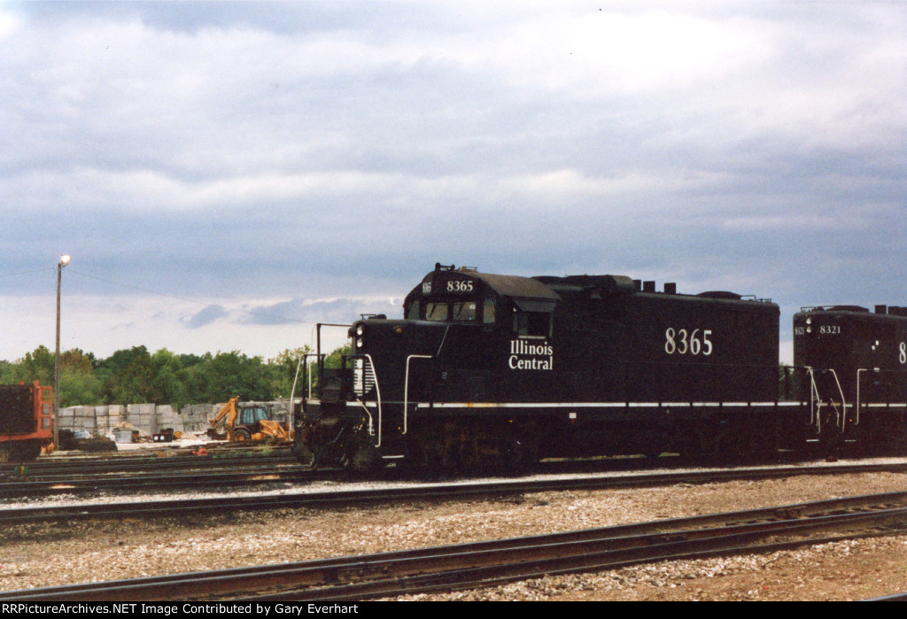 IC GP10 #8365 - Illinois Central